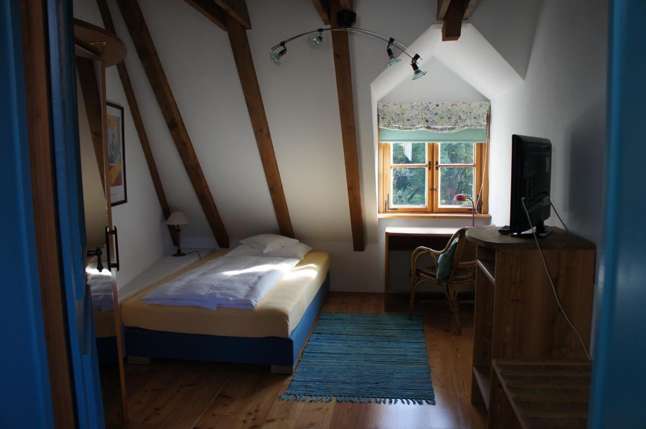 Hotel Schwarzer Adler Erlangen Bagian luar foto