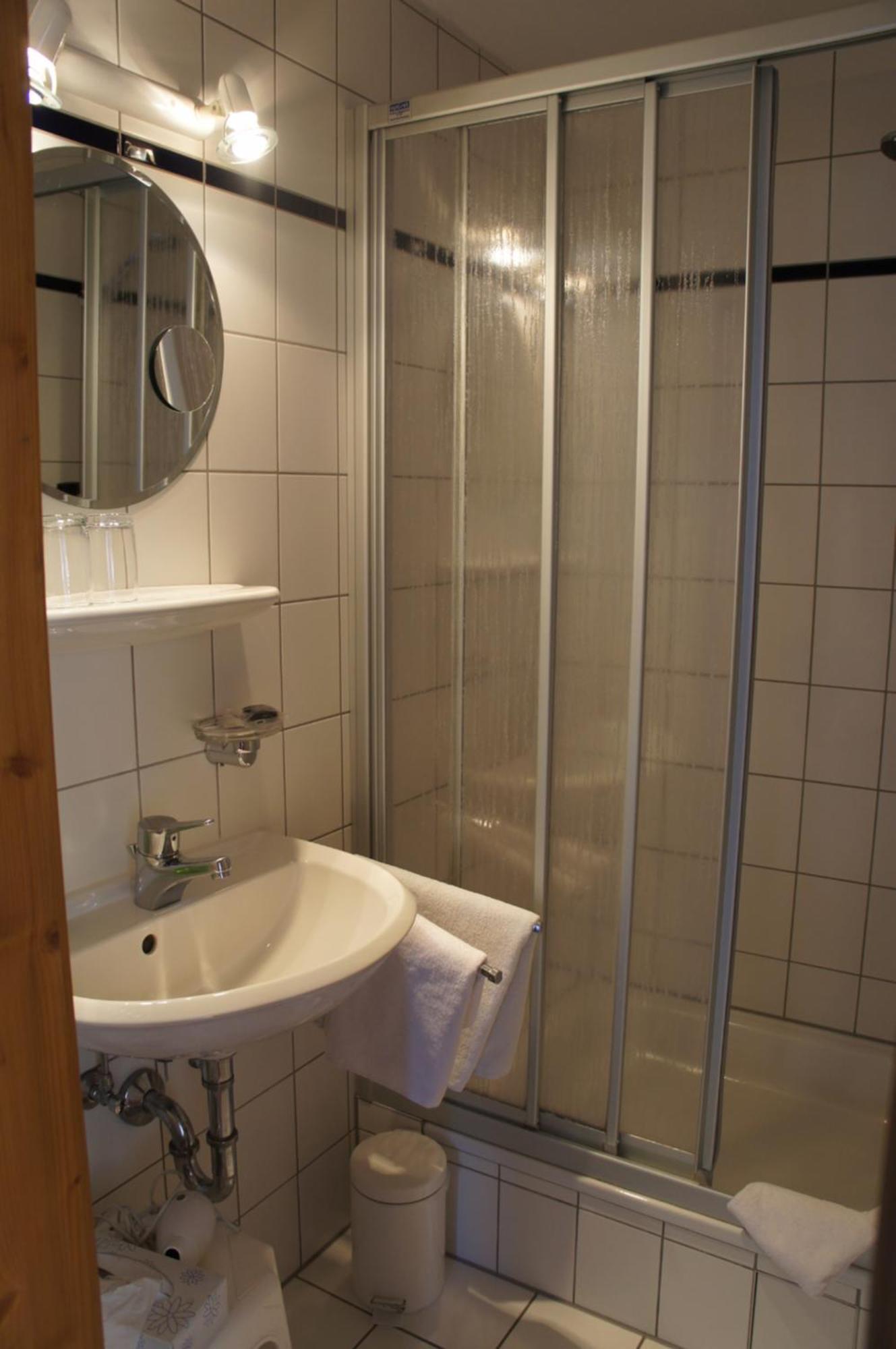 Hotel Schwarzer Adler Erlangen Ruang foto