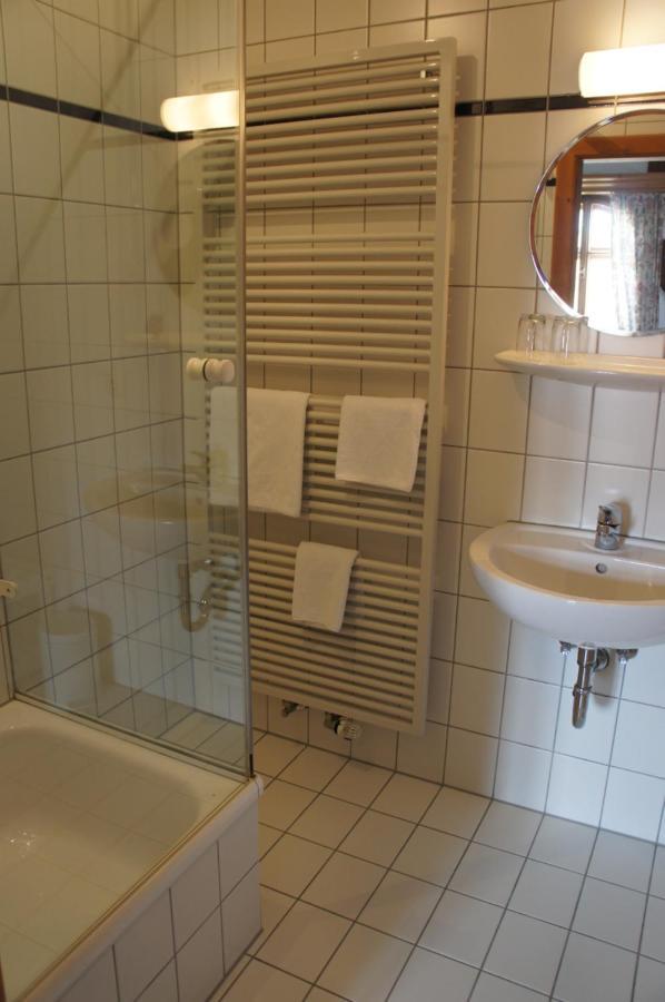 Hotel Schwarzer Adler Erlangen Bagian luar foto
